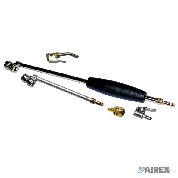 Assortimento di testine e attacchi per valvole pneumatici tra cui modelli a clip e canne di gonfiaggio. AIREX